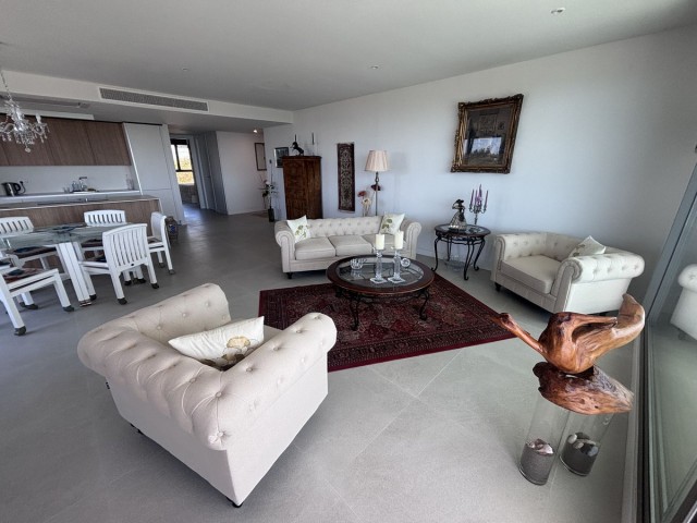 Apartamento con 3 Dormitorios  en Selwo
