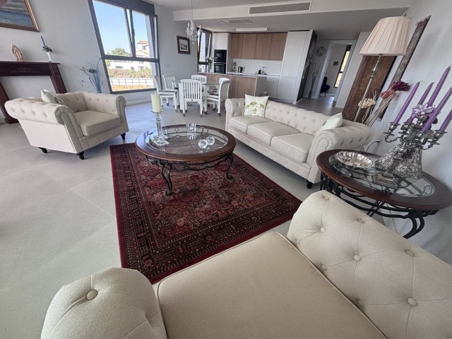 Apartamento con 3 Dormitorios  en Selwo