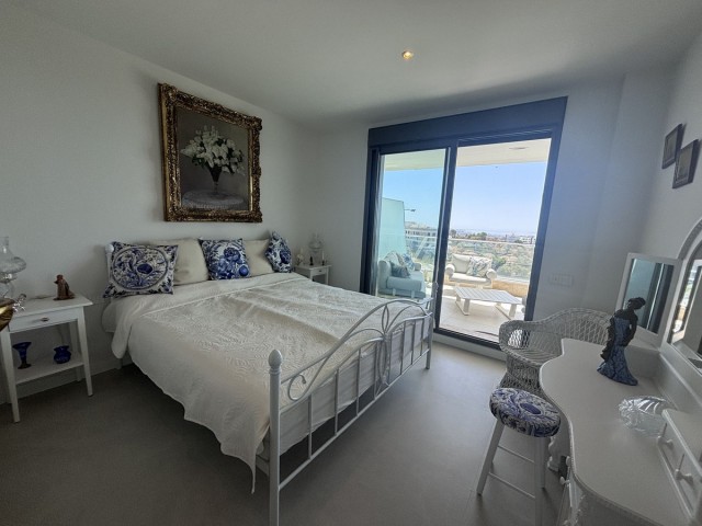 Apartamento con 3 Dormitorios  en Selwo
