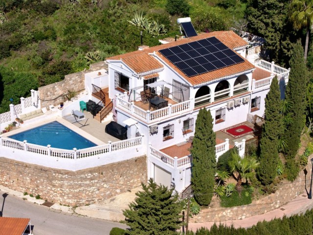 4 Bedrooms Villa in Fuengirola