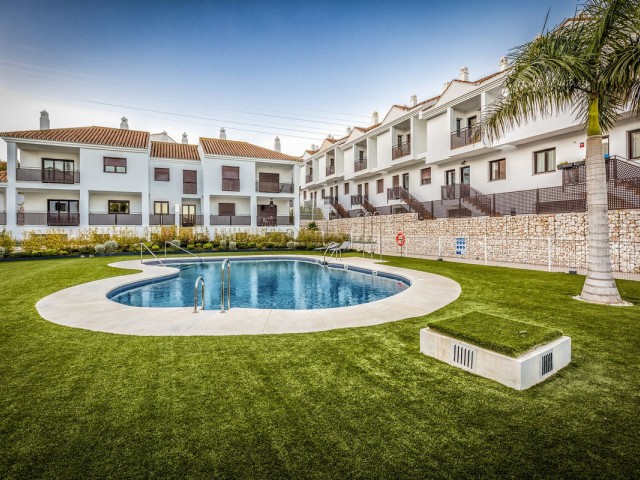 Maison mitoyenne avec 4 Chambres  à Mijas Costa