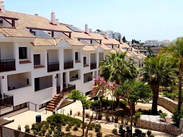 Maison mitoyenne avec 4 Chambres  à Mijas Costa