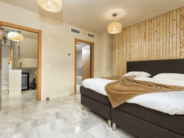 Maison mitoyenne avec 4 Chambres  à Mijas Costa