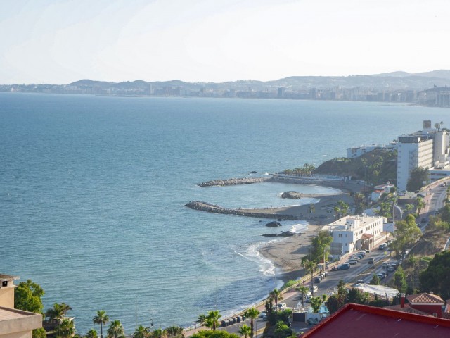 Penthouse avec 2 Chambres  à Torrequebrada