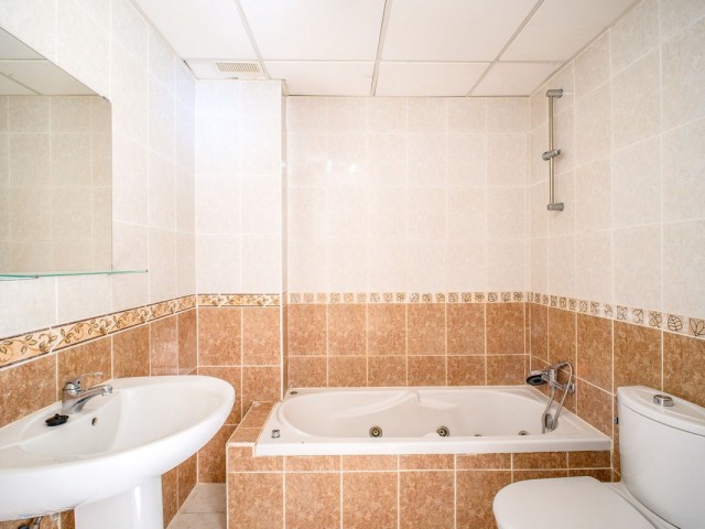 Penthouse avec 2 Chambres  à Torrequebrada