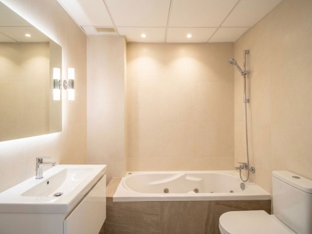 Penthouse avec 2 Chambres  à Torrequebrada