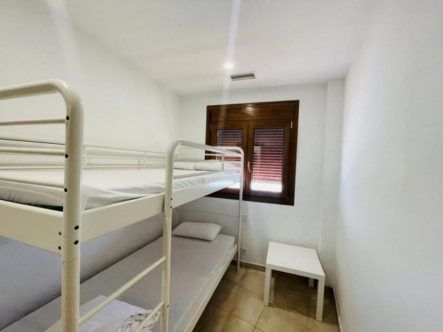 Apartamento con 4 Dormitorios  en Benahavís