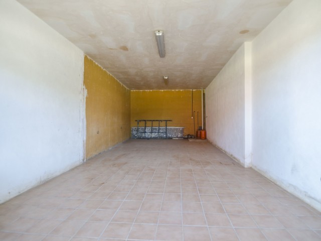 Comercial con 3 Dormitorios  en Mijas Costa