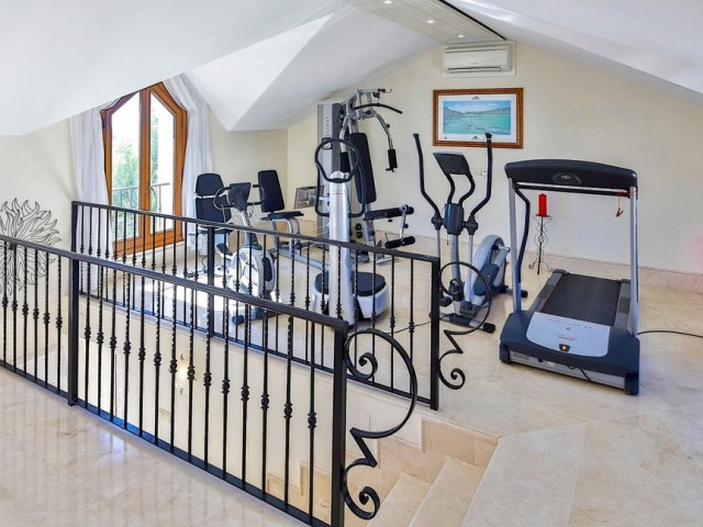 7 Bedrooms Villa in Sotogrande Alto