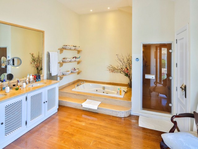 7 Bedrooms Villa in Sotogrande Alto