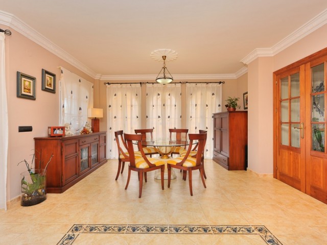 Villa con 5 Dormitorios  en Mijas Costa