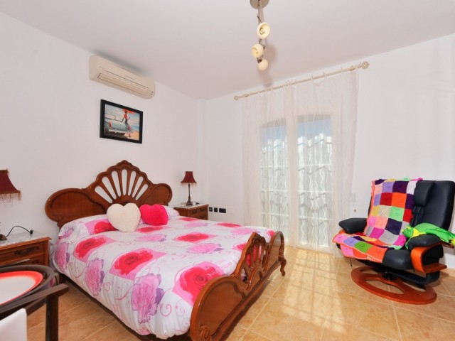 Villa con 5 Dormitorios  en Mijas Costa