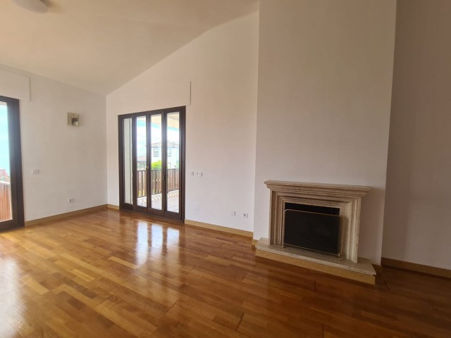 Villa con 8 Dormitorios  en La Capellania