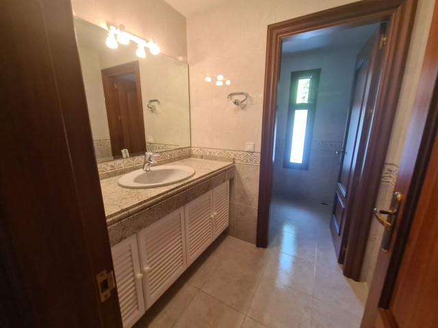 Villa con 8 Dormitorios  en La Capellania