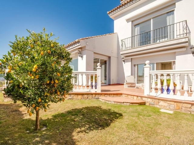 Villa avec 6 Chambres  à Nueva Andalucía