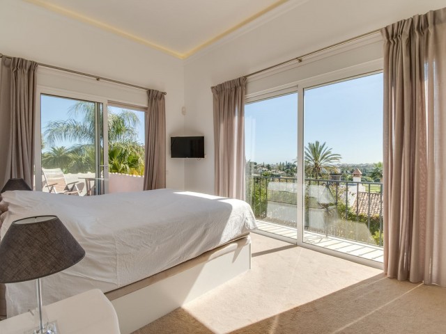 Villa avec 6 Chambres  à Nueva Andalucía