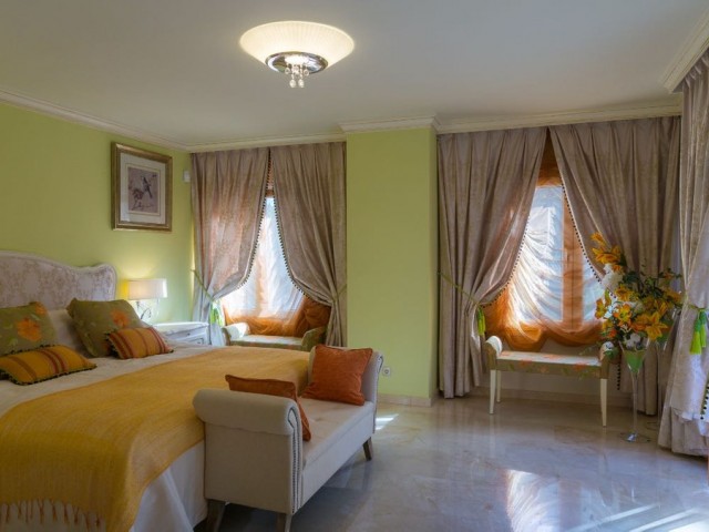 5 Bedrooms Villa in Hacienda Las Chapas