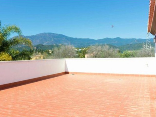 Villa avec 5 Chambres  à Estepona