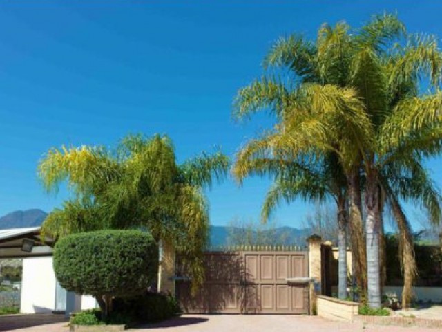 Villa avec 5 Chambres  à Estepona