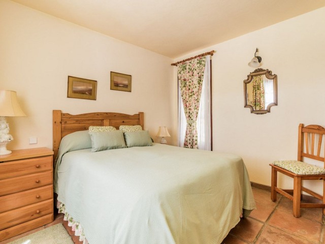 4 Bedrooms Villa in Estepona