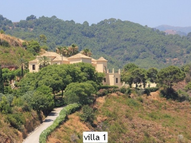 17 Soveroms Villa i Marbella