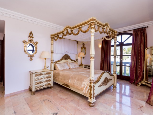 9 Schlafzimmer Villa in Estepona
