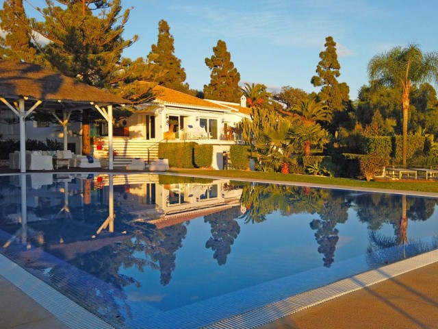 Villa con 7 Dormitorios  en Hacienda Las Chapas