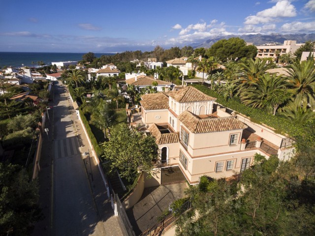 Villa avec 6 Chambres  à Elviria