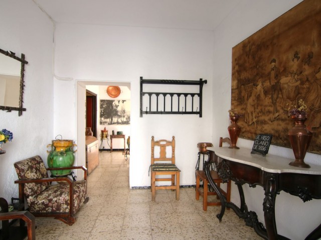 Villa con 5 Dormitorios  en Coín