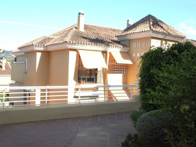 2 Bedrooms Apartment in San Pedro de Alcántara