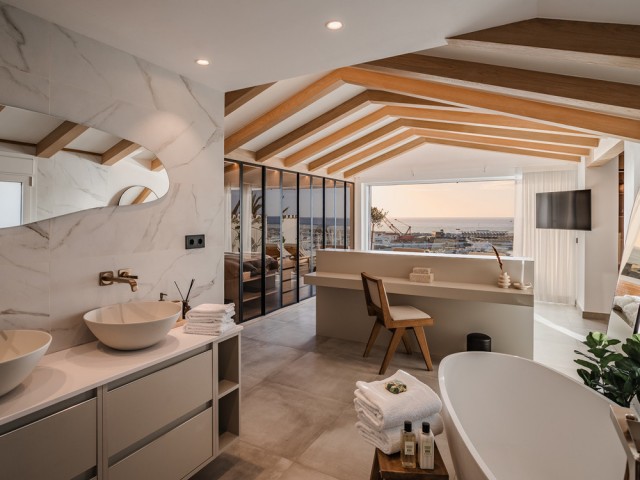 Kattohuoneisto Puerto Banús