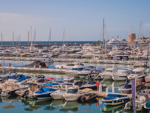Kattohuoneisto Puerto Banús