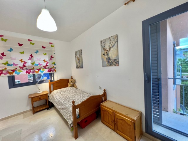 Adosado con 5 Dormitorios  en Nueva Andalucía