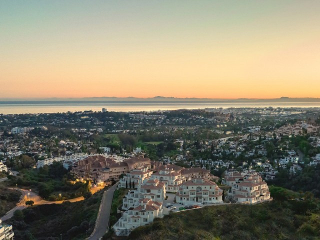 Penthouse avec 2 Chambres  à Nueva Andalucía