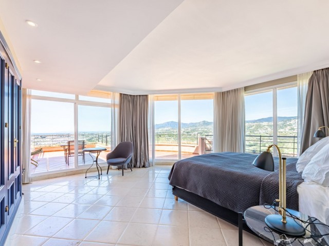 Penthouse avec 5 Chambres  à Nueva Andalucía