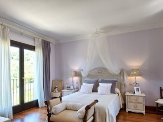5 Bedrooms Villa in Benahavís