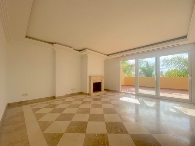 Apartment, Nueva Andalucia, R4306171