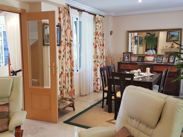 4 Bedrooms Townhouse in Selwo