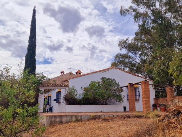 4 Bedrooms Villa in El Colmenar