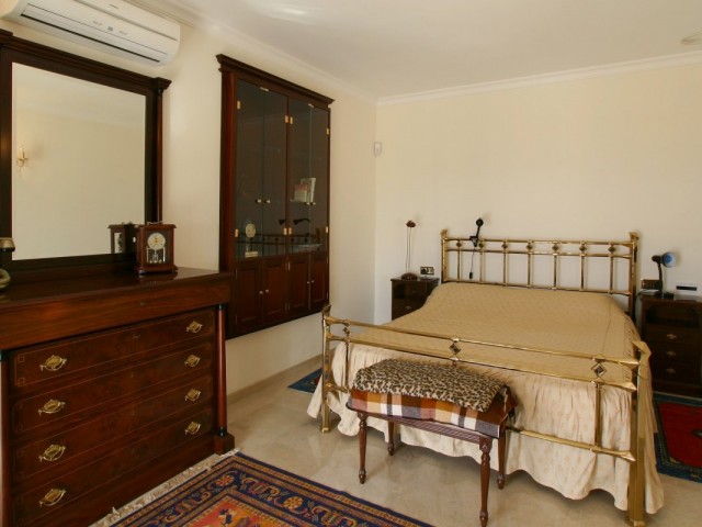 Villa con 5 Dormitorios  en Málaga