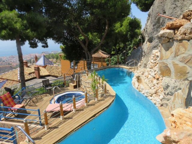 Villa con 5 Dormitorios  en Málaga