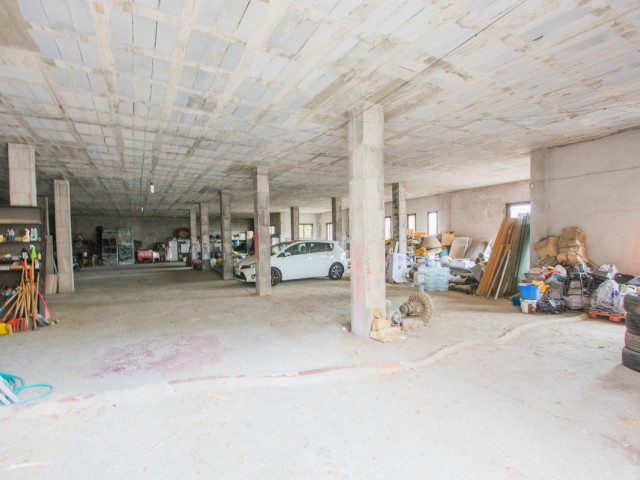 Commercial in La Mairena
