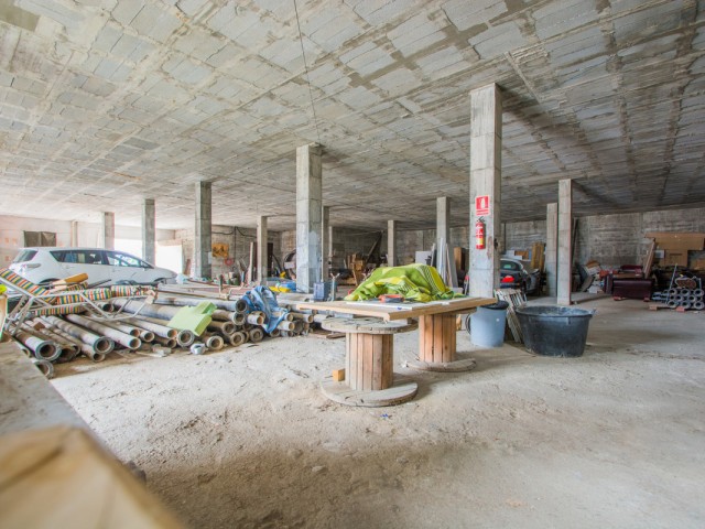 Commercial in La Mairena