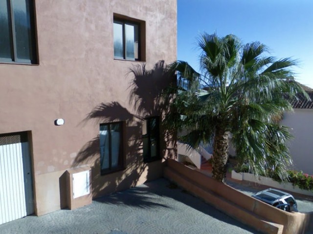 Commercial in La Mairena