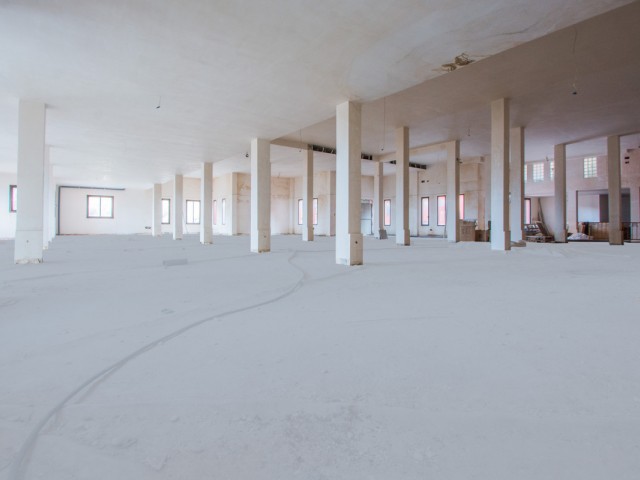Commercial in La Mairena
