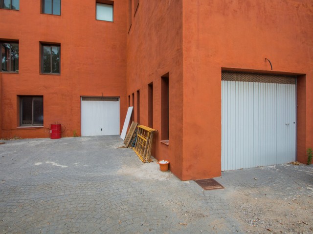 Commercial in La Mairena