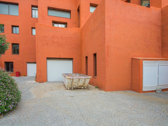 Commercial in La Mairena