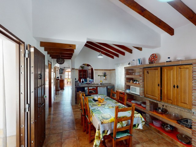 Villa con 4 Dormitorios  en El Borge