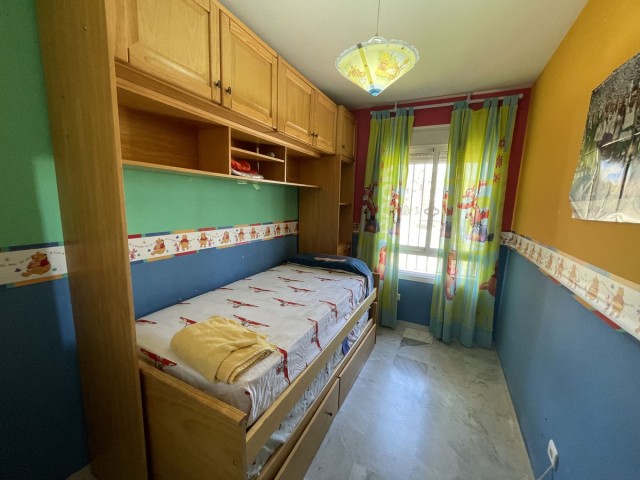 Apartamento con 3 Dormitorios  en Estepona
