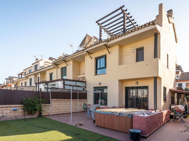 Reihenhaus, Cancelada, R4319359